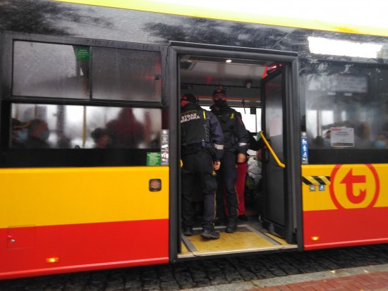 Kontrole Straży Miejskiej w autobusach.