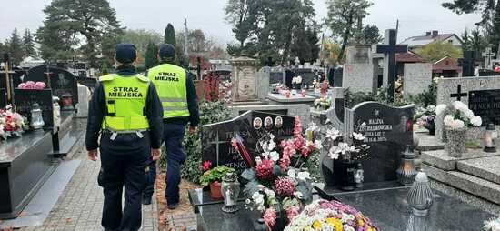 Patrole Straży Miejskiej na cmentarzach